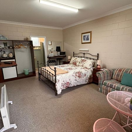 Alpine Country Motel Plus Free Coffee Кума Екстер'єр фото