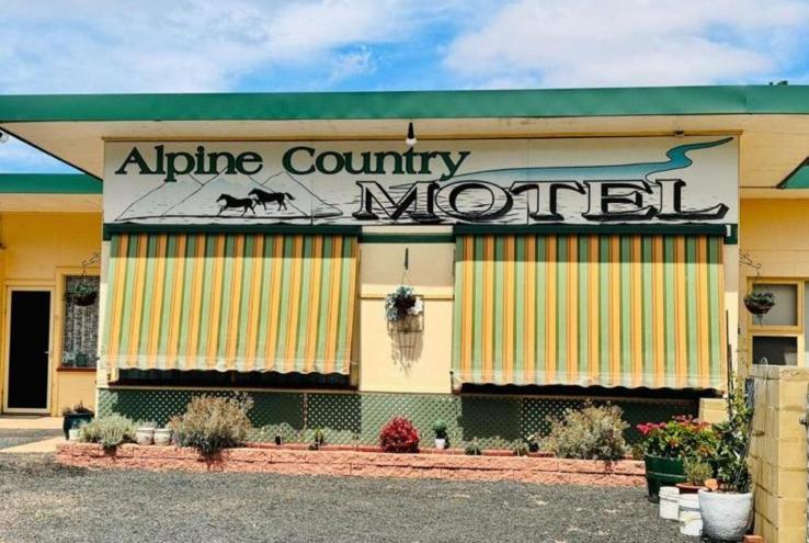 Alpine Country Motel Plus Free Coffee Кума Екстер'єр фото